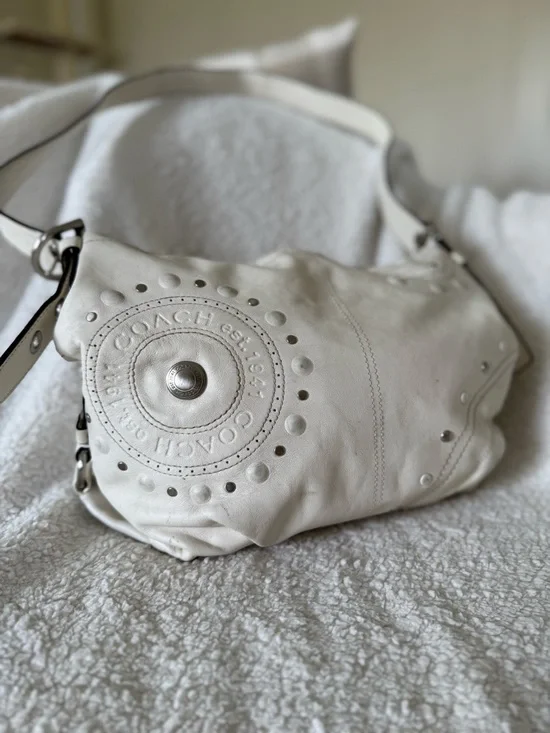 Y2K Vintage Coach Studded Embossed Leather Duffle Hobo Shoulder Bag Ivory F16178 - Picture 3 of 13